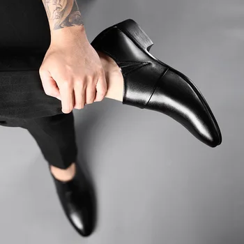 Nowe biznesowe męskie оксфорды buty zestaw nóg czarny brązowy męski biuro ślubne wskazał męskie skórzane buty 2020 nowy ui89