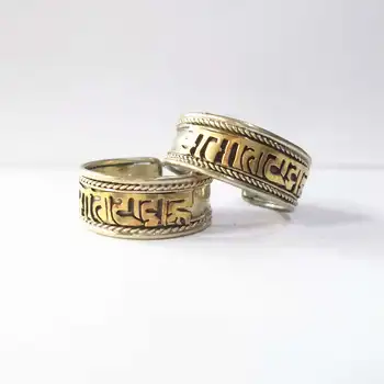 Sprzedaż hurtowa 10 szt. Tybetańska miedź sześć słów mantry Amulet otwarte pierścienie dla człowieka OM MANI PAD ME HUM